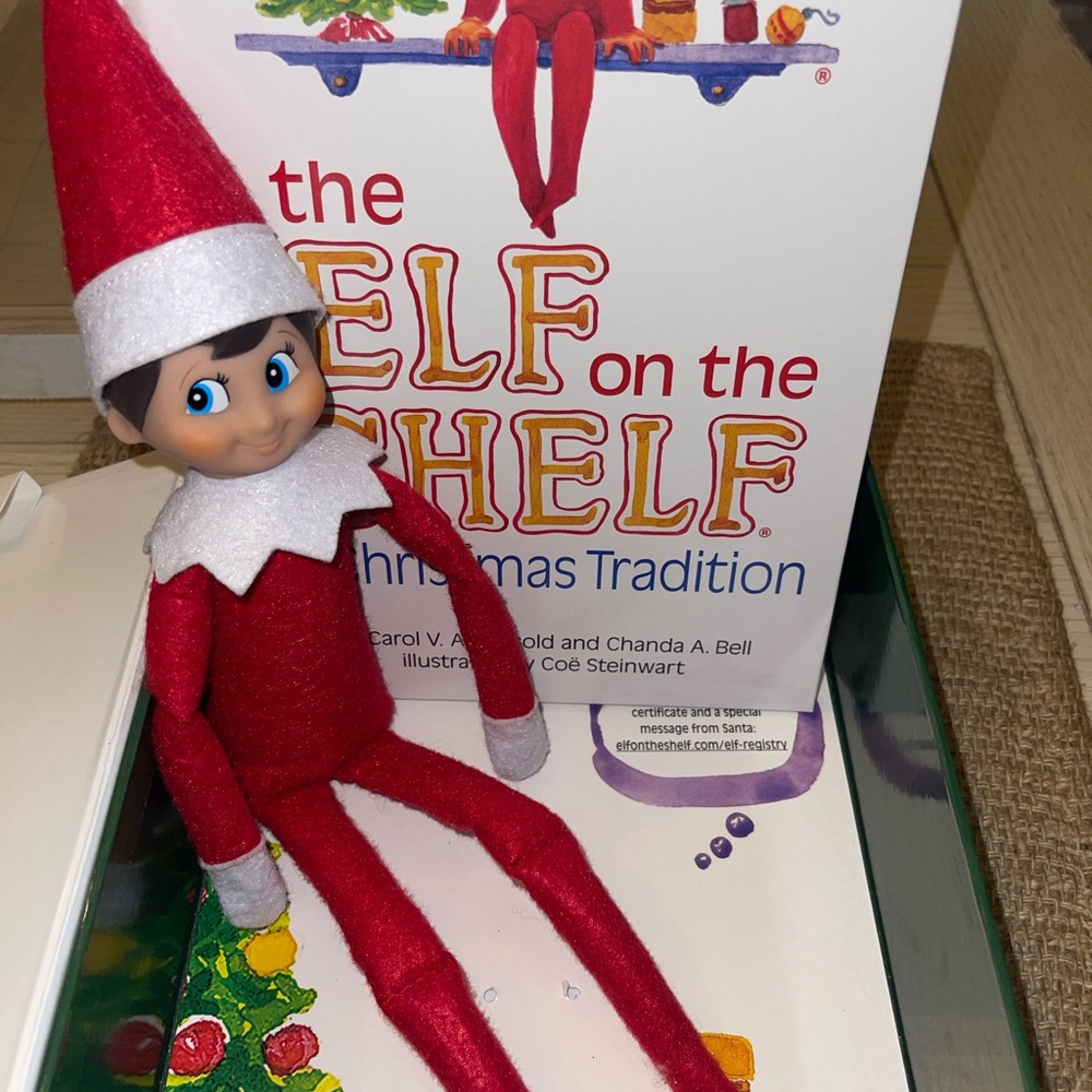 Like New—-Elf On a Shelf w/Book